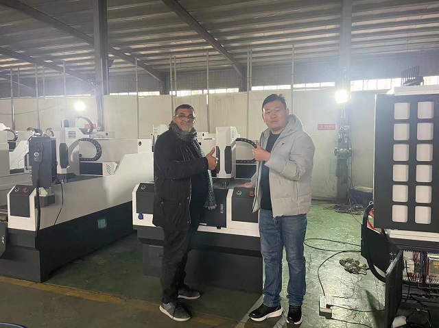African customers come to the factory to inspect the machine