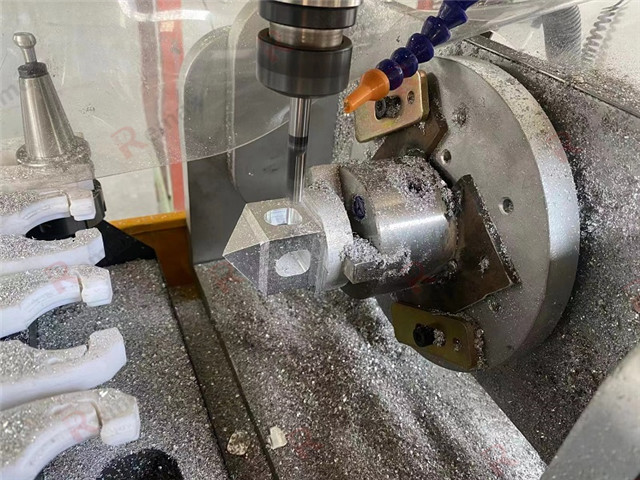 5-axis CNC milling machines are used for 3D milling in mold and die making, especially for body building, boat building and other 3D modeling projects.