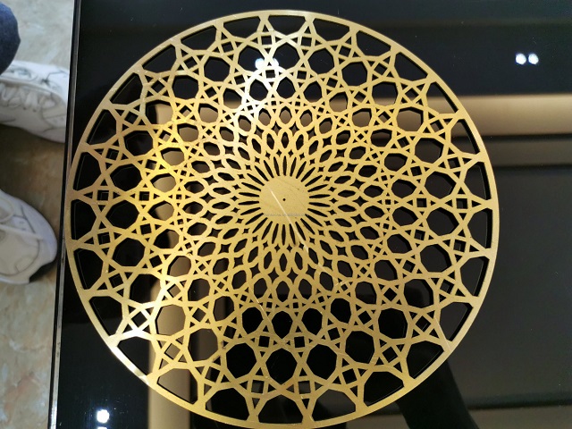 Full Closed Cnc Fiber Laser Cutting Machine