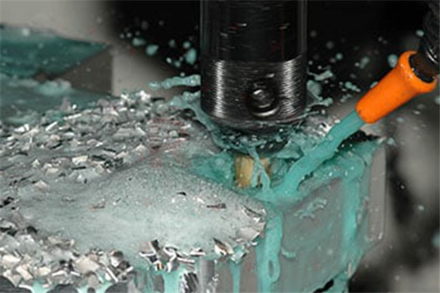 Precautions When Using CNC Coolant