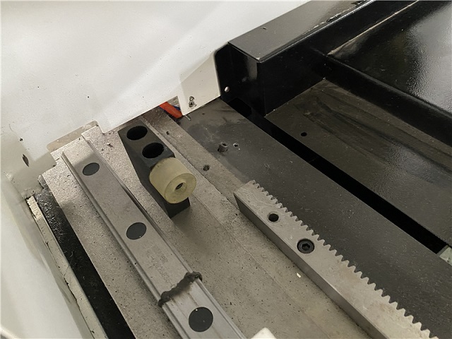 6020 fiber laser cutting machine (6)