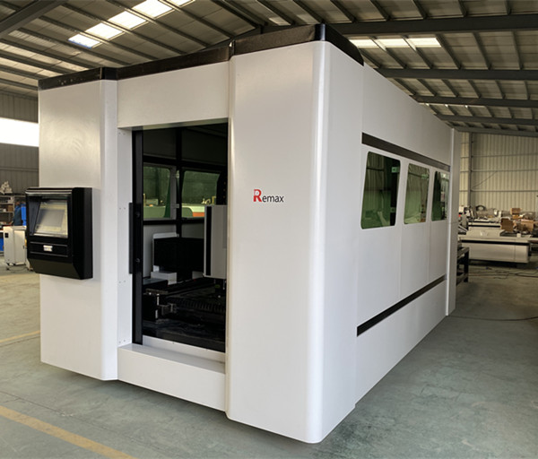 1530 fiber laser cutting machine with auto change table ship to Italy