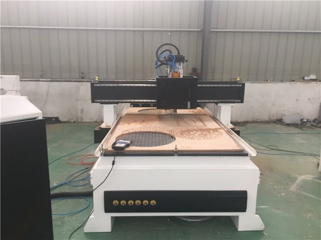What are the classifications of engraving machines?