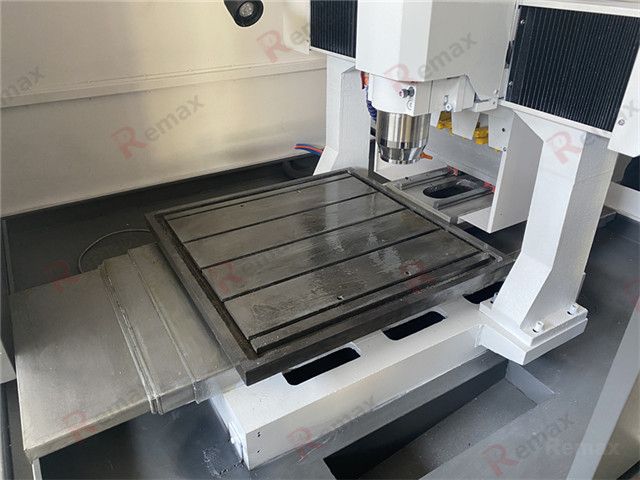How to effectively prevent rust and corrosion of the guide rail of the metal engraving machine？